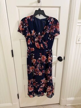 Maggy London Navy Floral Midi Dress 👗